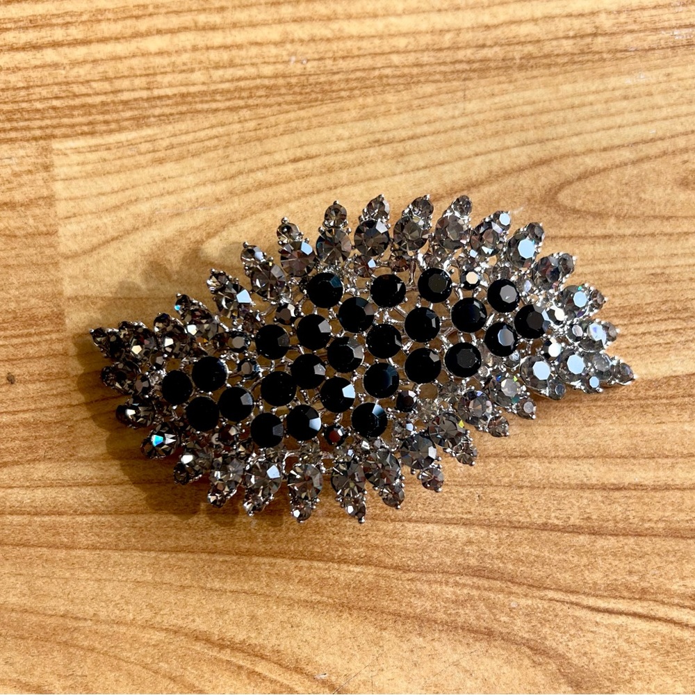 Women embellished brooch